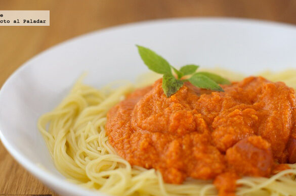 espaguetis con tomate y huevo