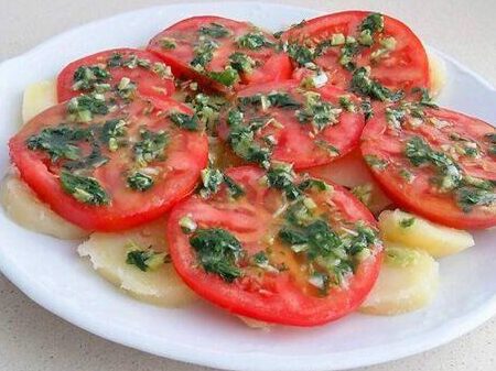tomate crudo alinado deliciosamente