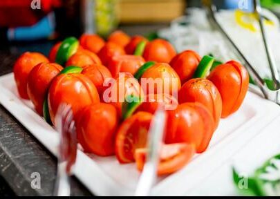 tomates frescos y cortados