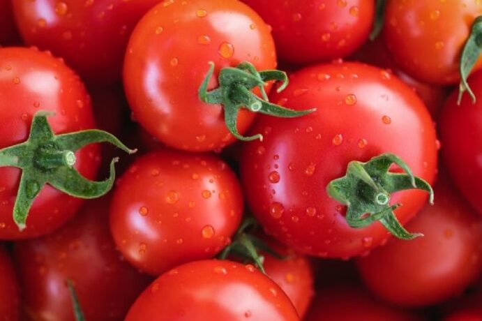 tomates frescos y jugosos