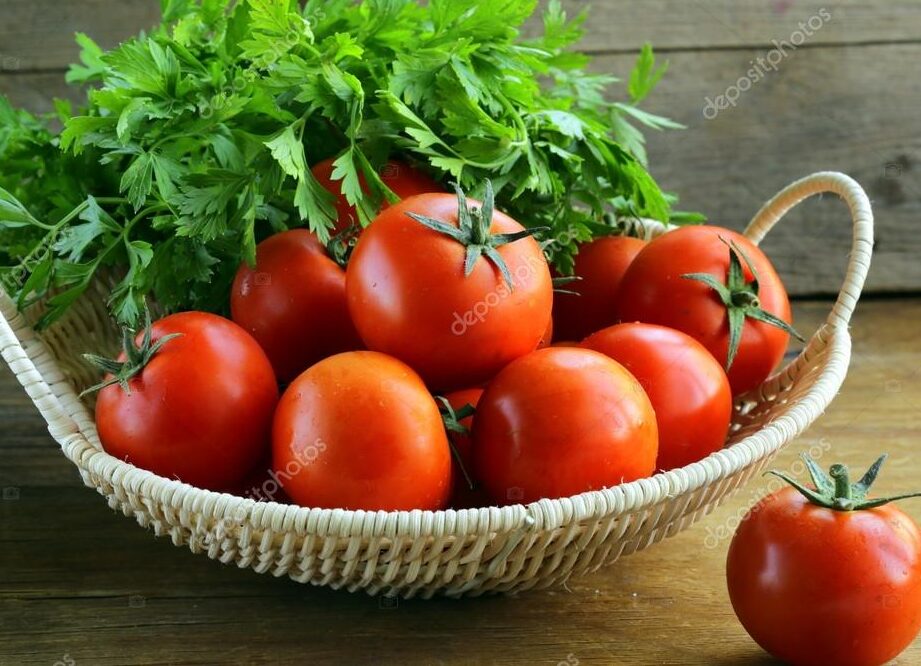 tomates frescos y maduros